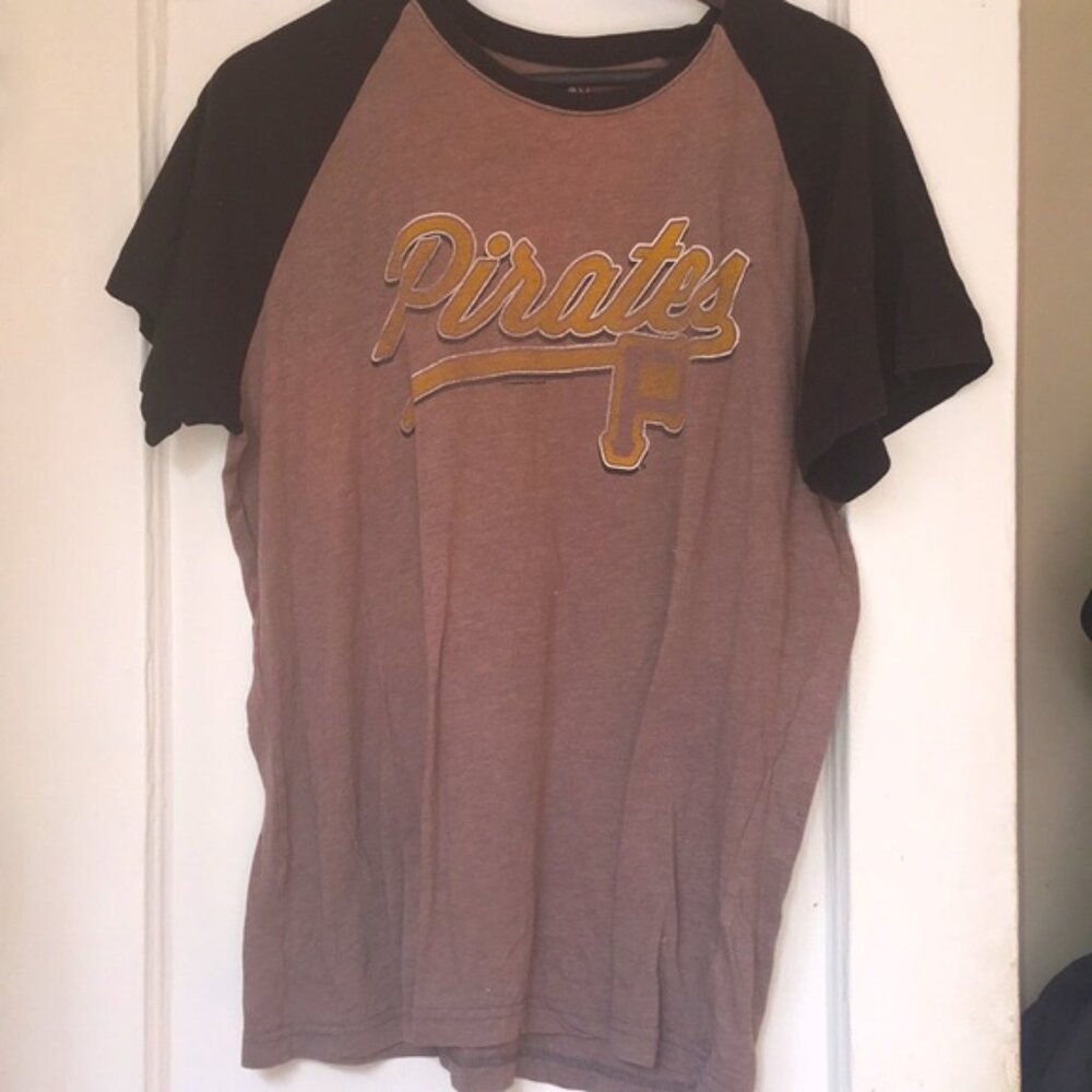 Vintage T-Shirt Men’s L Short Sleeve Pirates Brown & Yellow